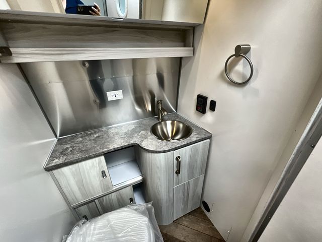 2025 Airstream 27FBQ Base