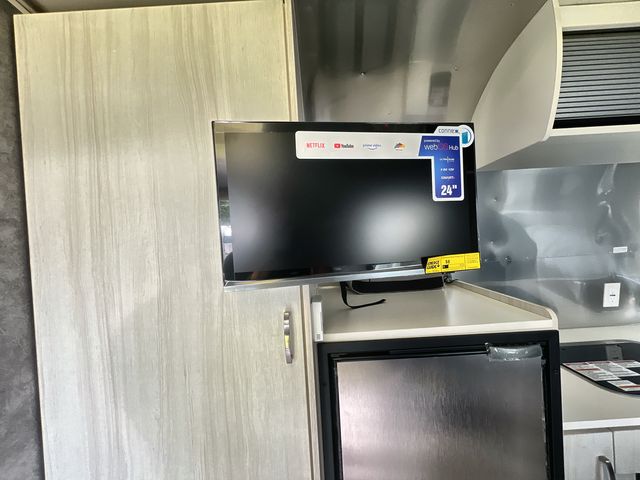 2025 Airstream 22FB Base