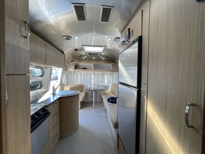 2018 Airstream 27FB Base