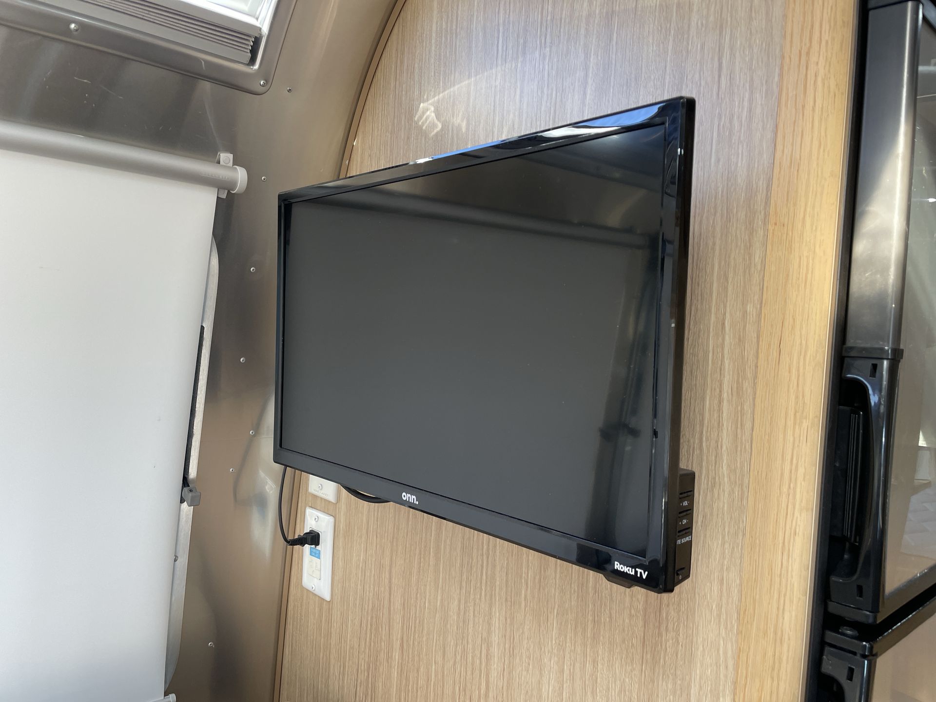 2018 Airstream 27FB Base