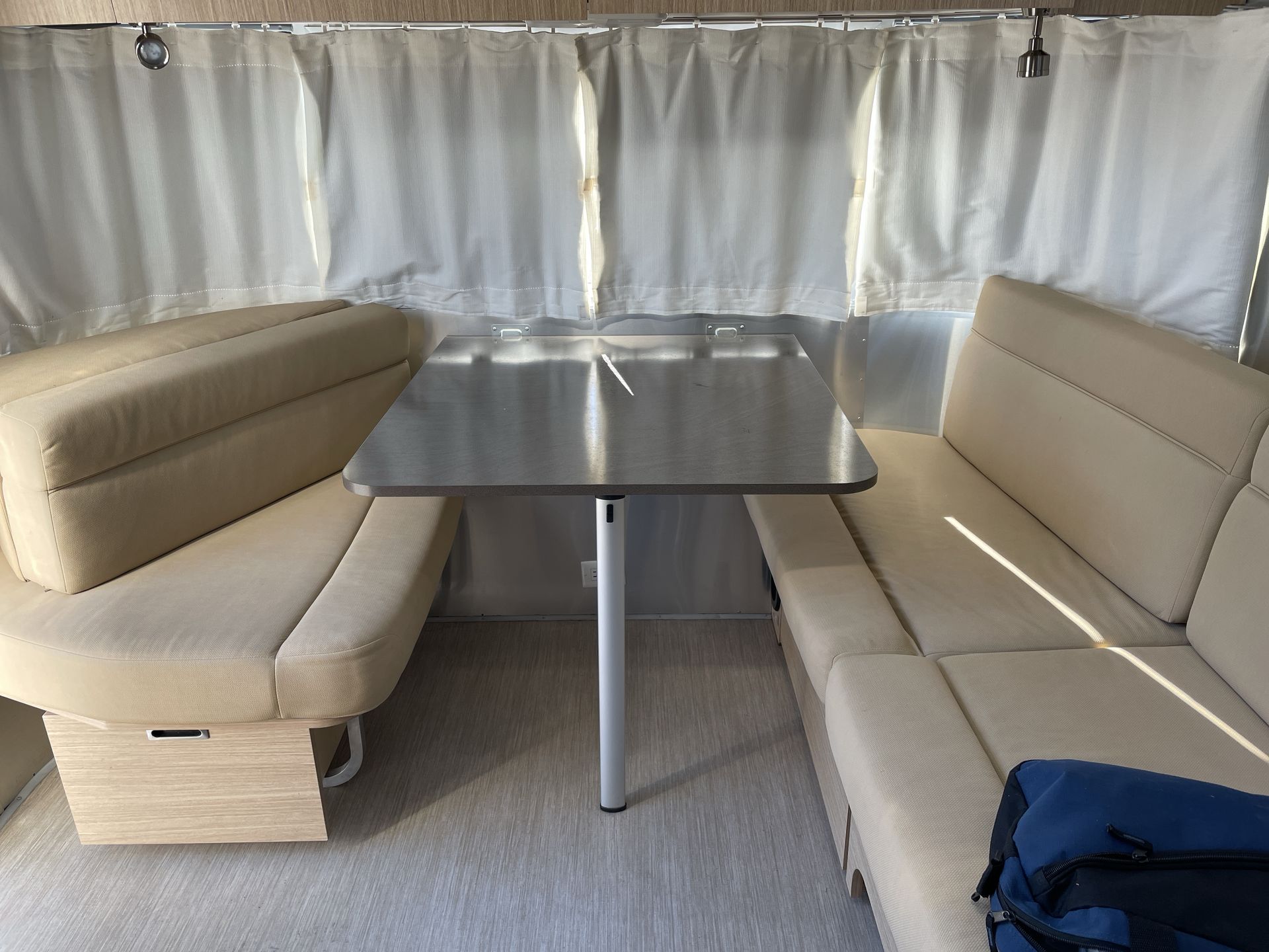 2018 Airstream 27FB Base