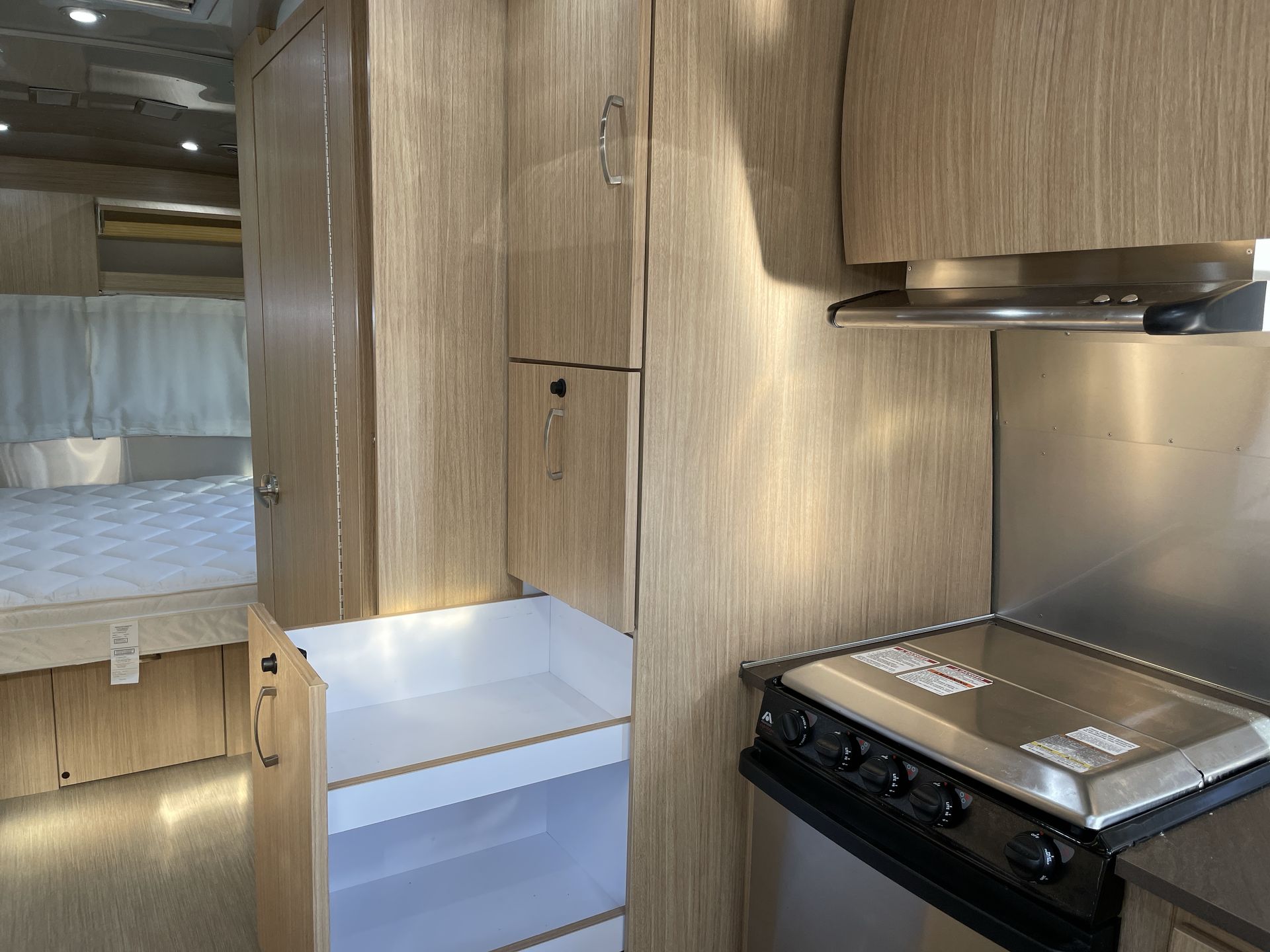 2018 Airstream 27FB Base