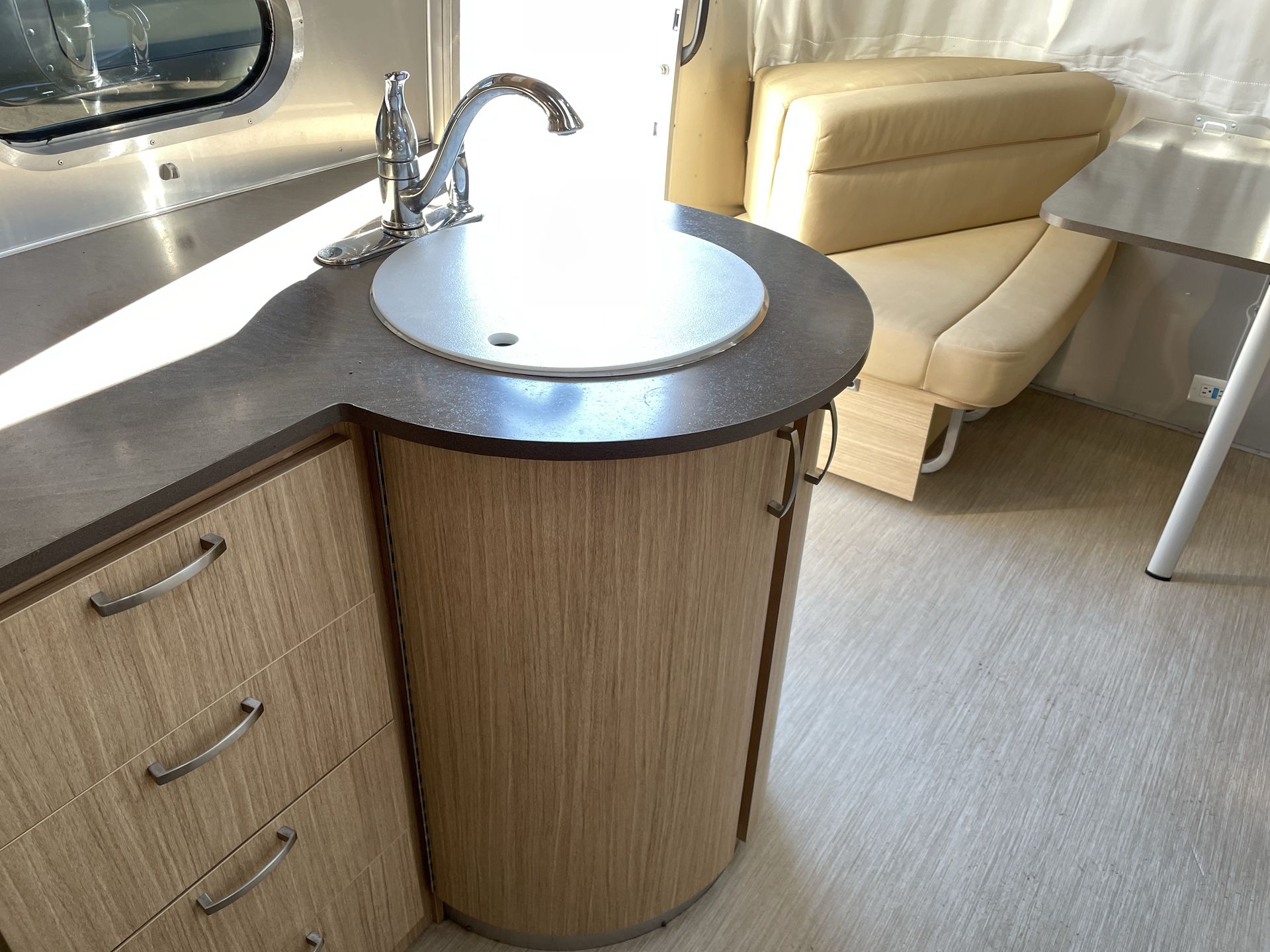 2018 Airstream 27FB Base