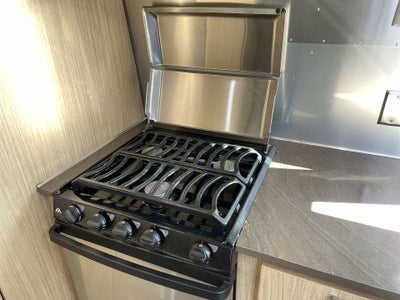 2018 Airstream 27FB Base