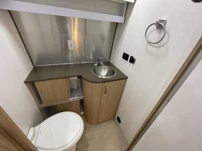 2018 Airstream 27FB Base