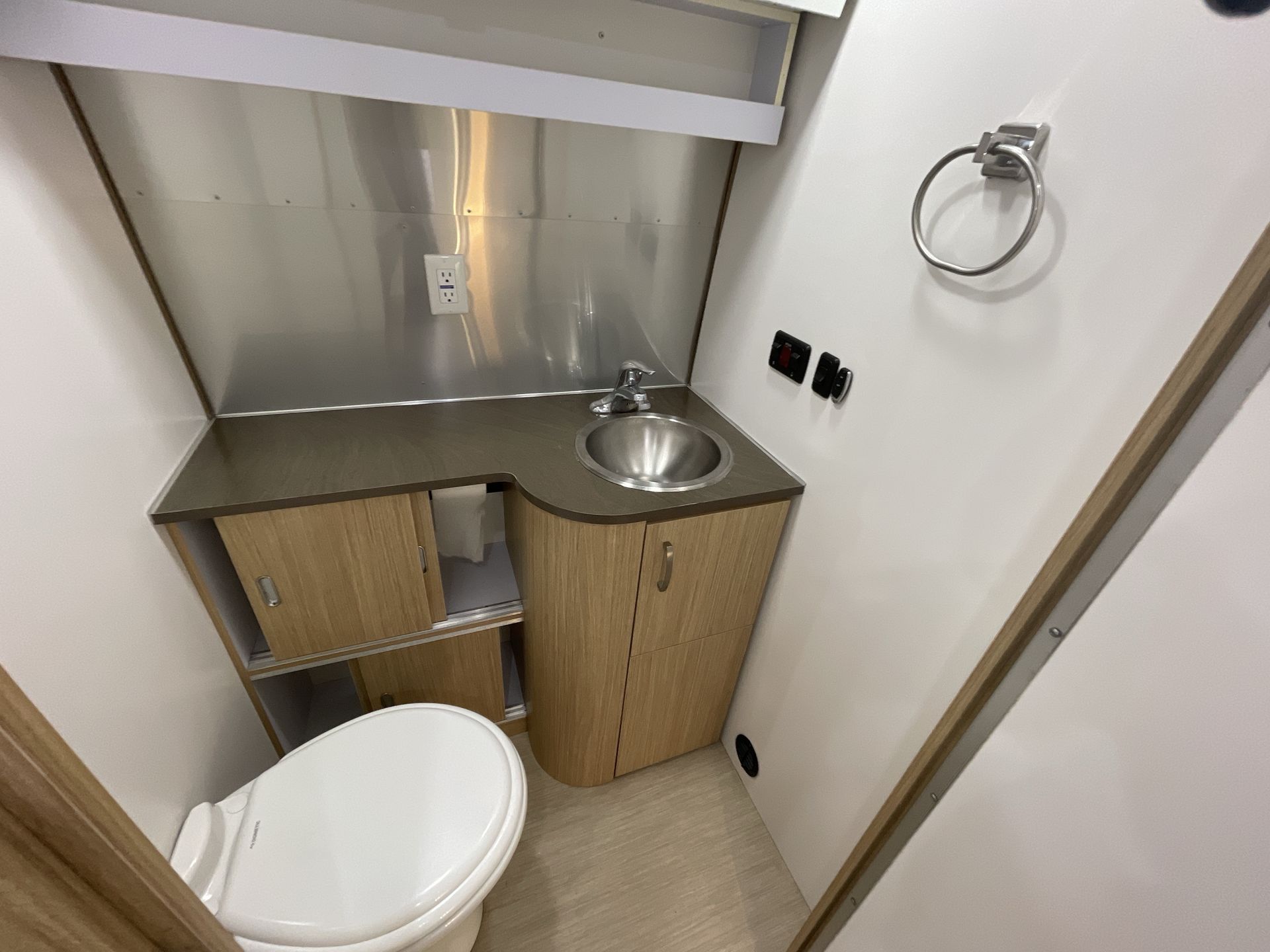 2018 Airstream 27FB Base