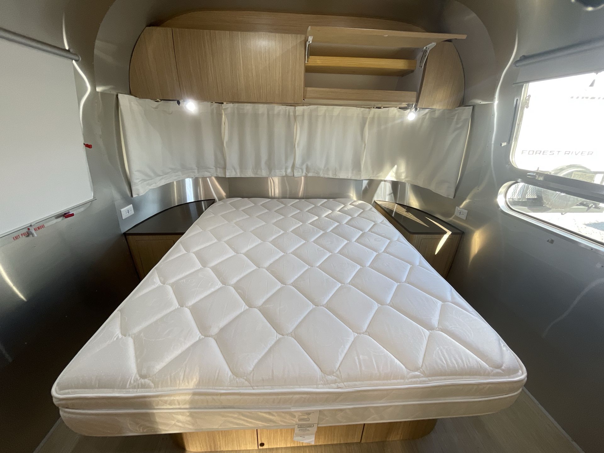 2018 Airstream 27FB Base
