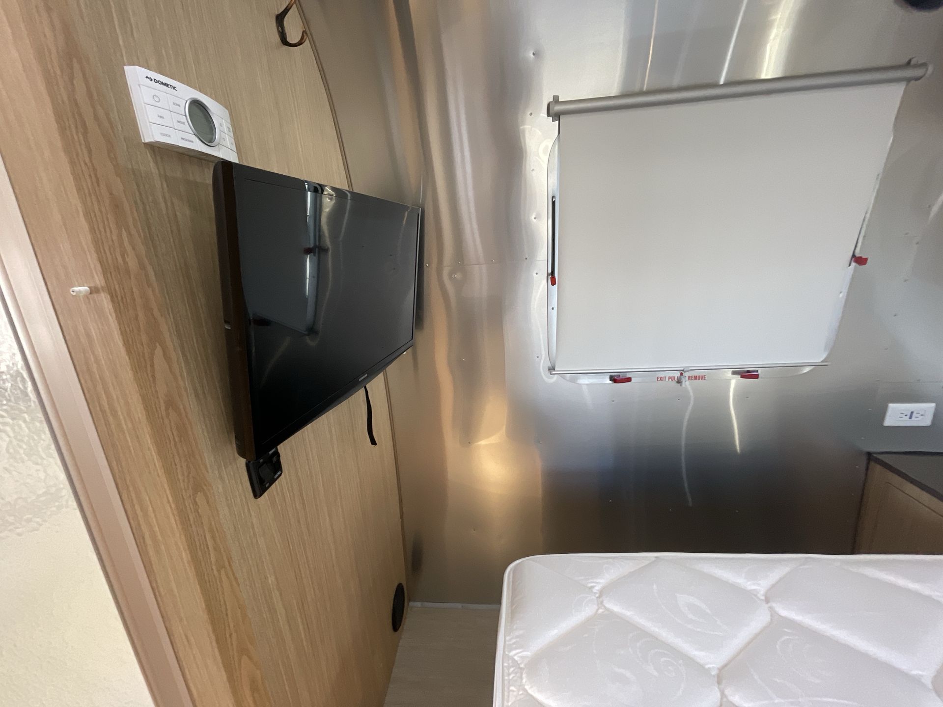 2018 Airstream 27FB Base