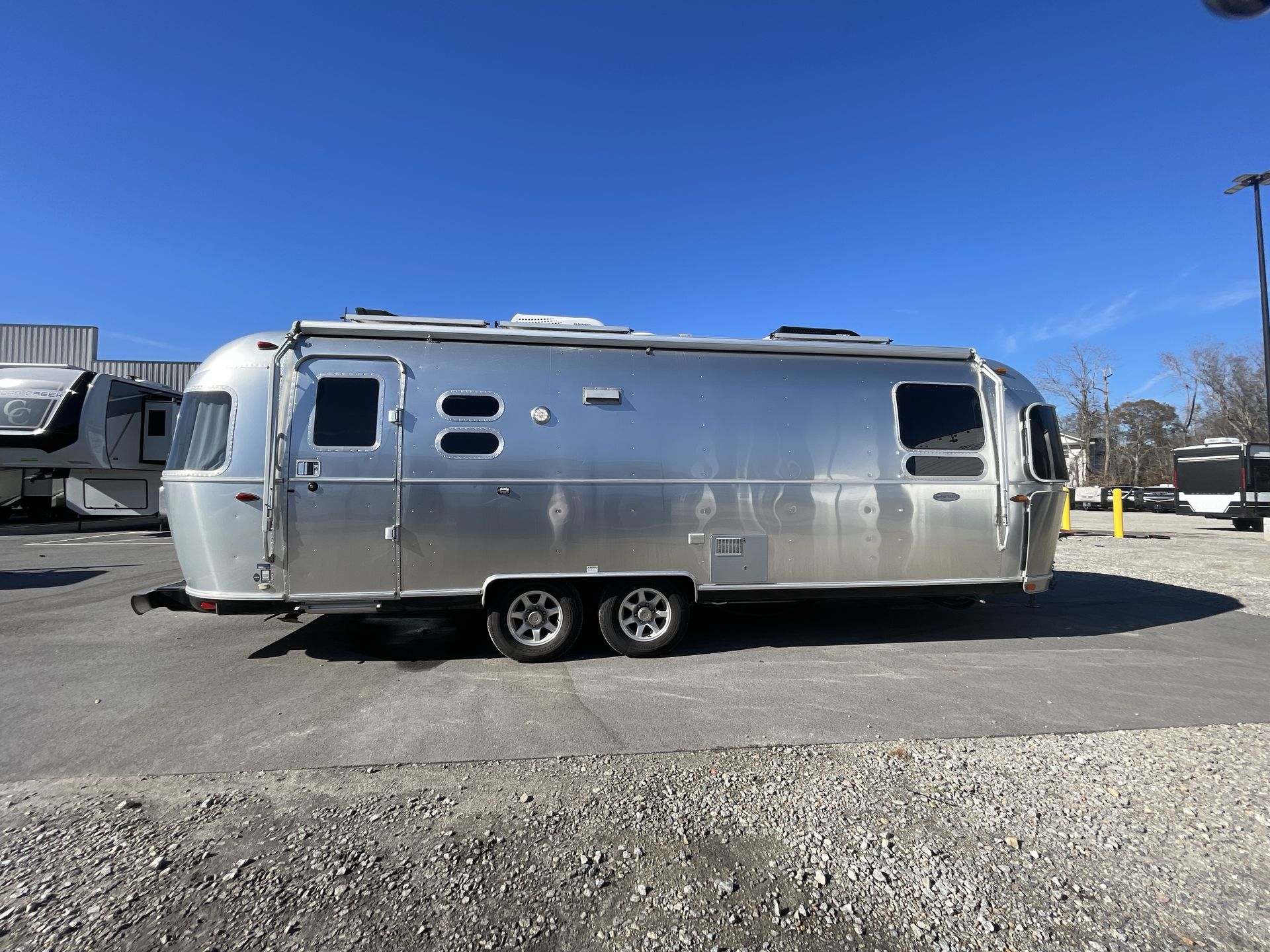 2018 Airstream 27FB Base