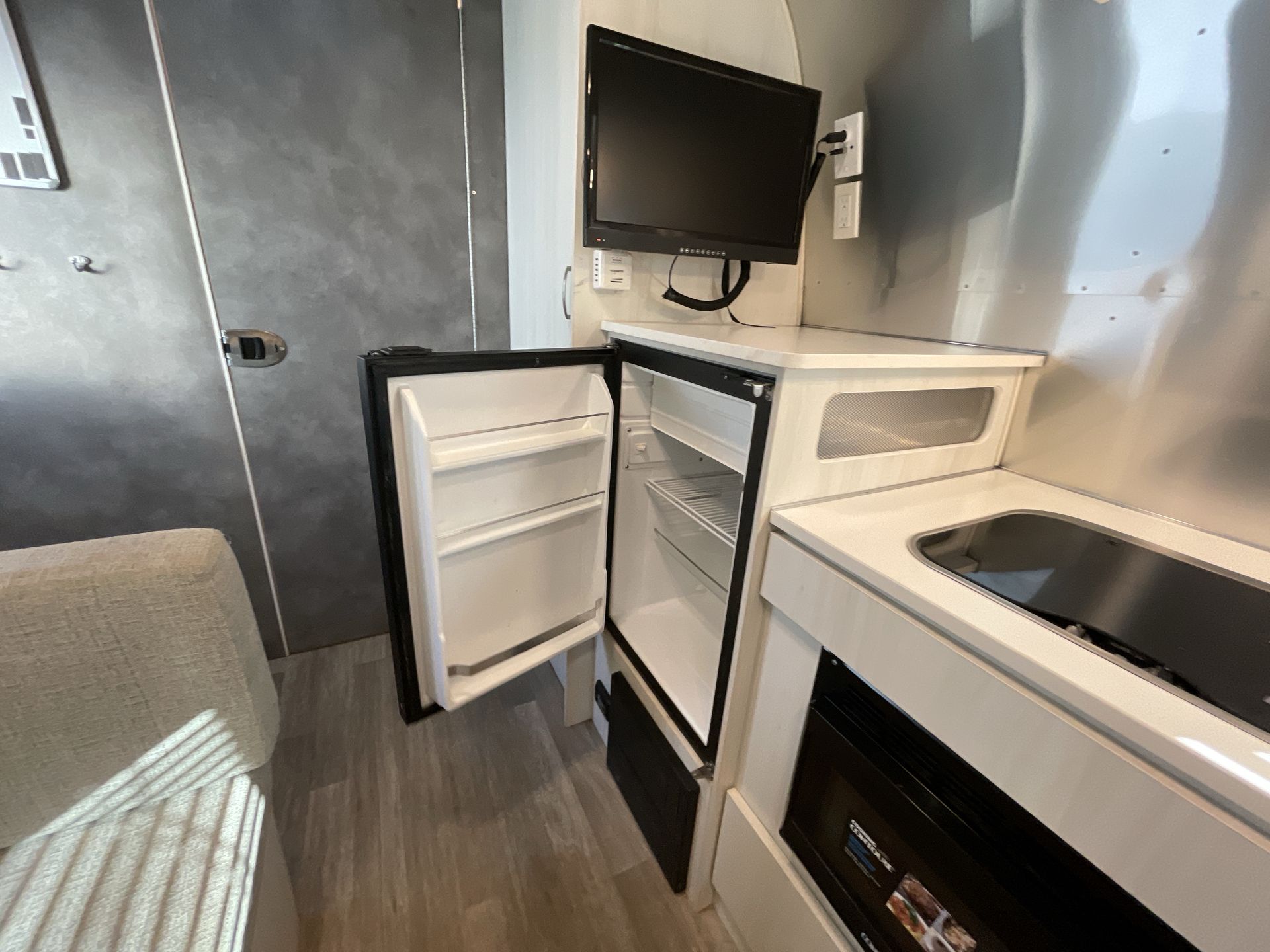 2022 Airstream 22FB Base