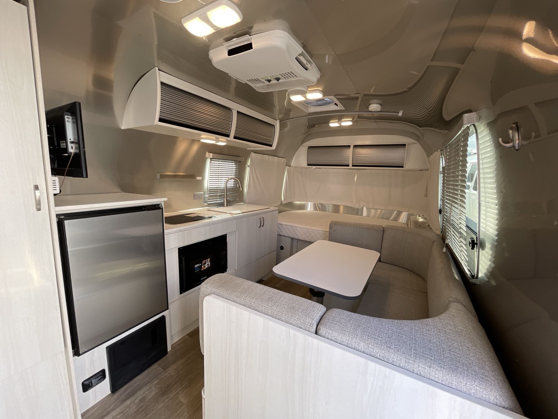 2022 Airstream 22FB Base