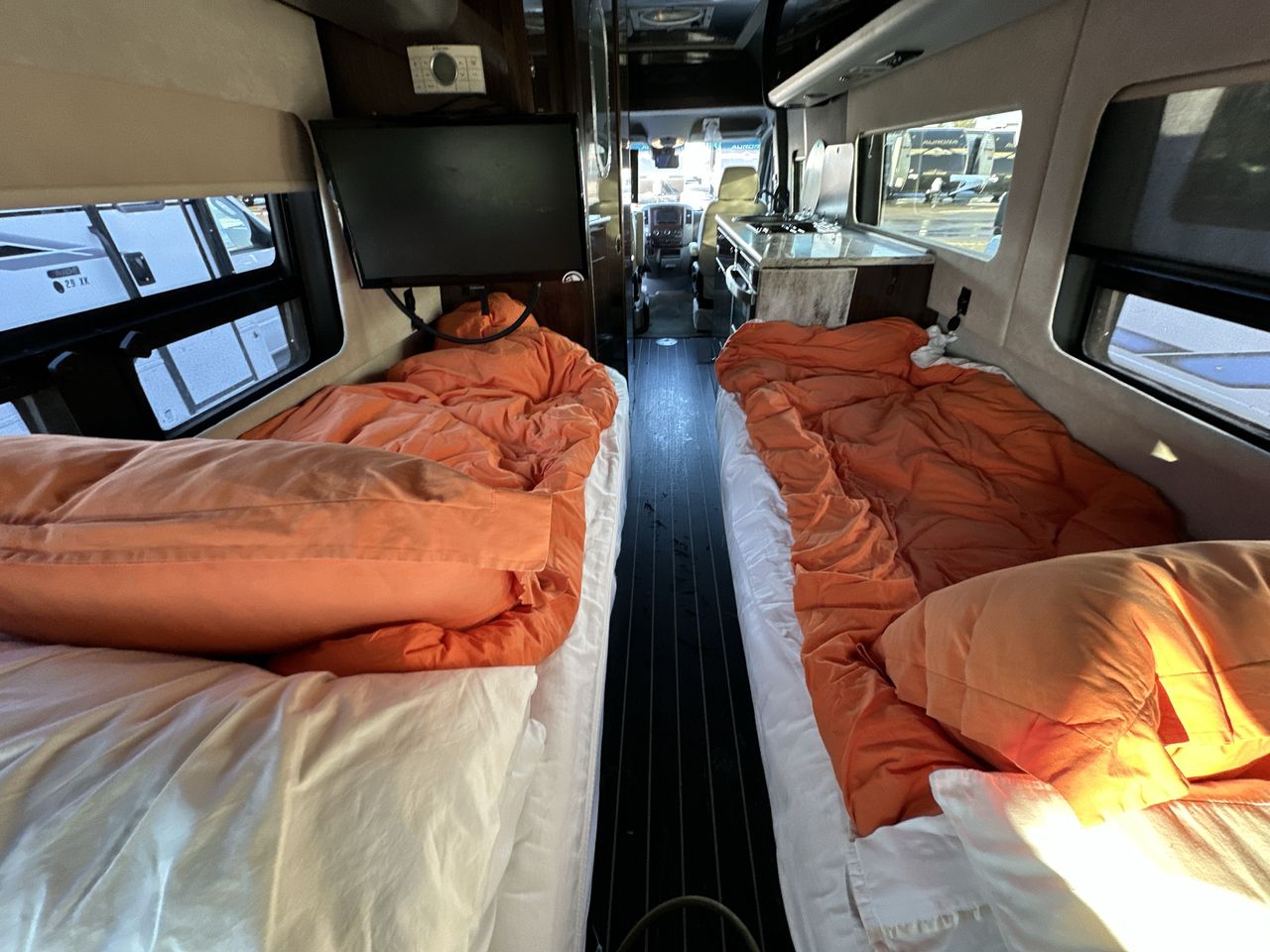 2016 Airstream GRAND TOUR EXT TWIN Base