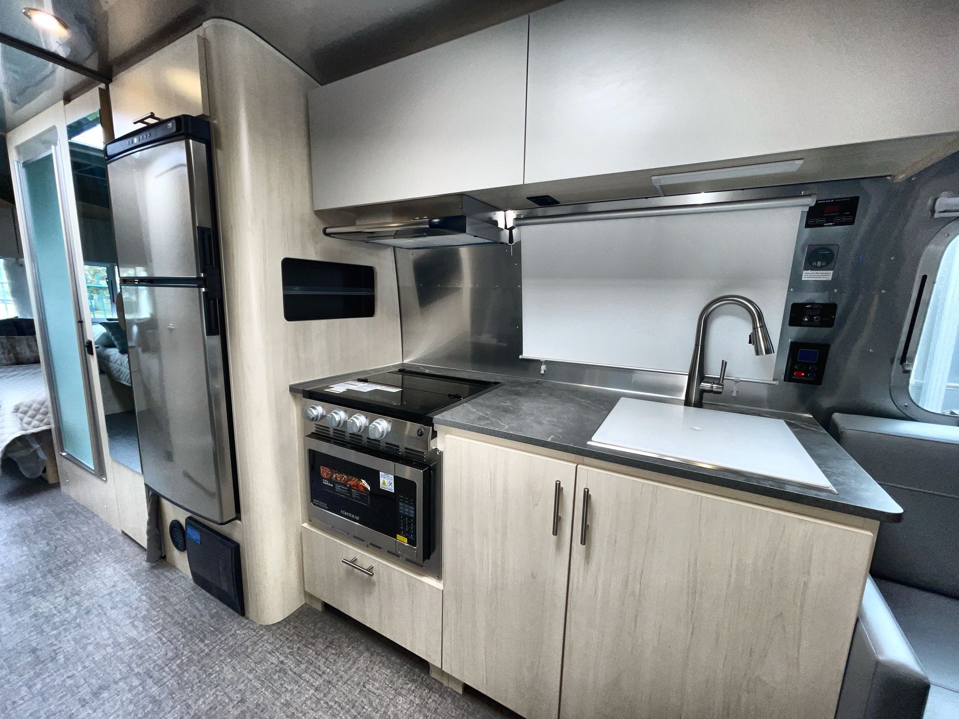 2025 Airstream 28RBT Base