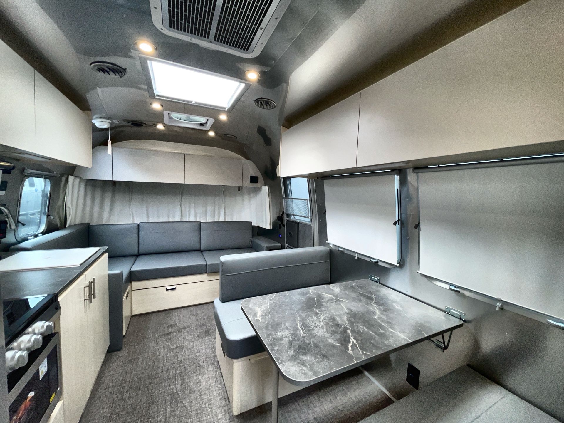 2025 Airstream 28RBT Base