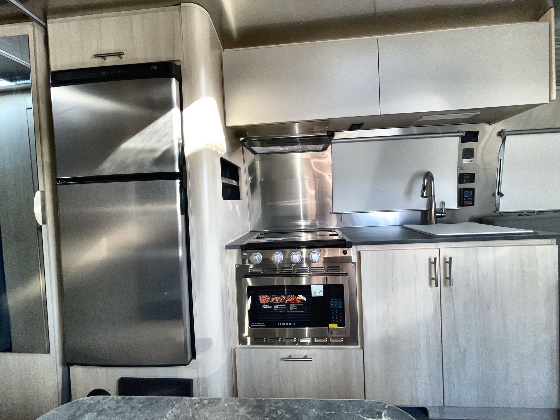 2025 Airstream 28RBQ Base