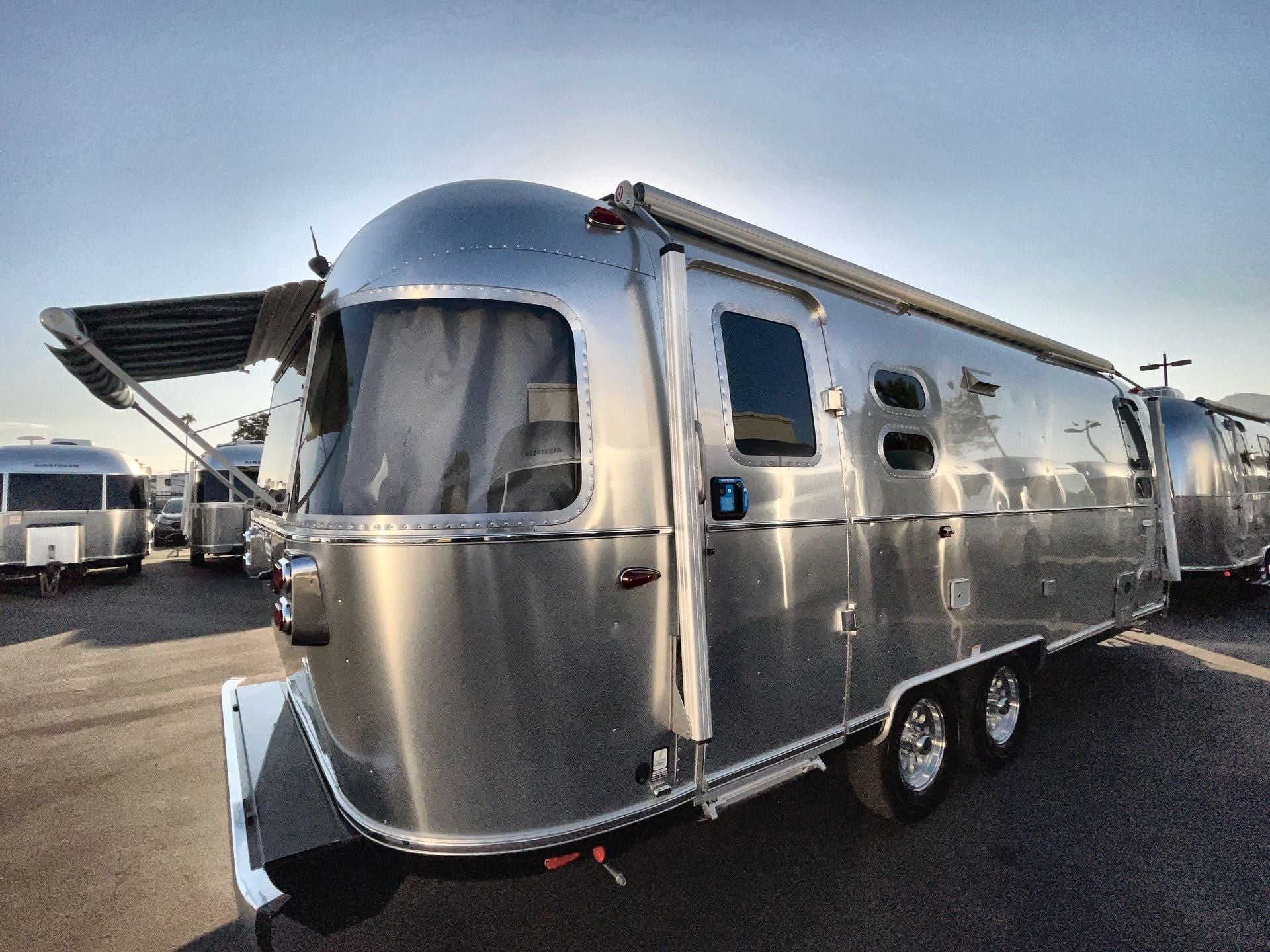2025 Airstream 25FBQ Base