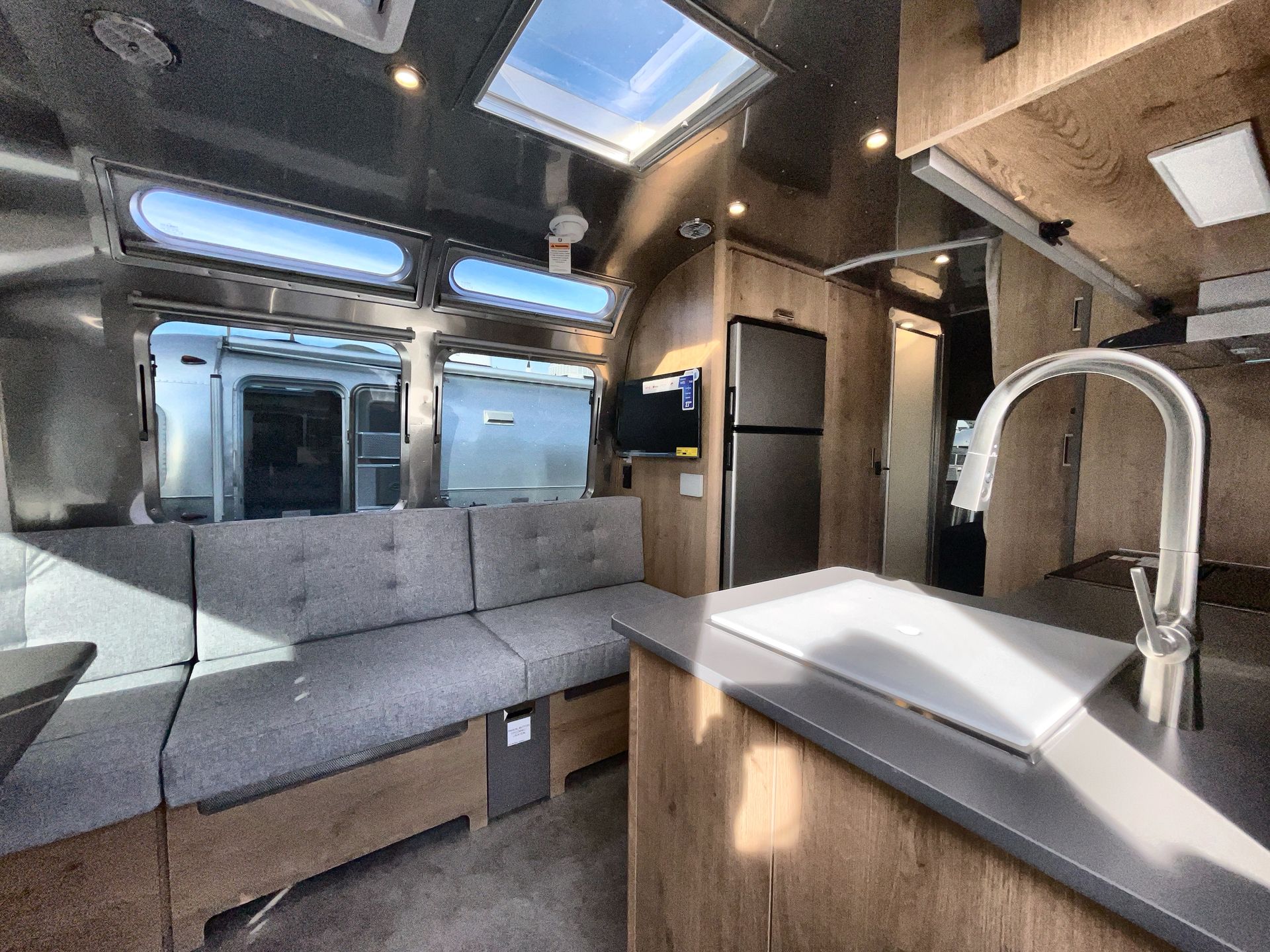 2026 Airstream 25FBQ Base