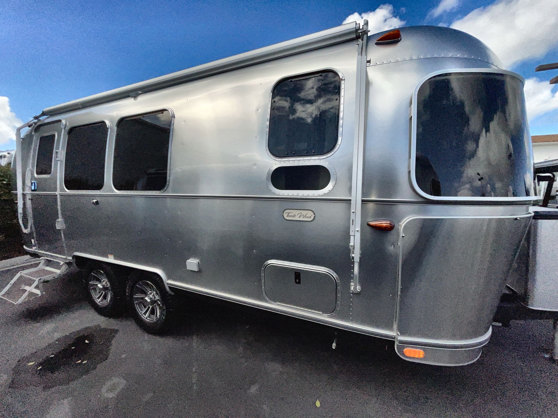 2026 Airstream 23FBT Base