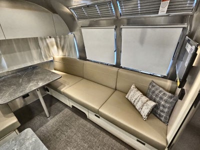 2025 Airstream 27FBQ Base