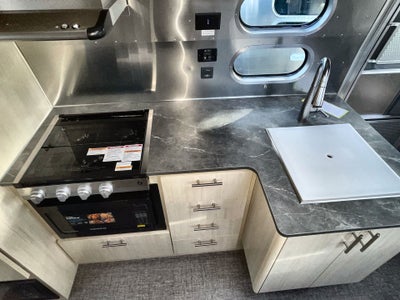 2025 Airstream 27FBT Base