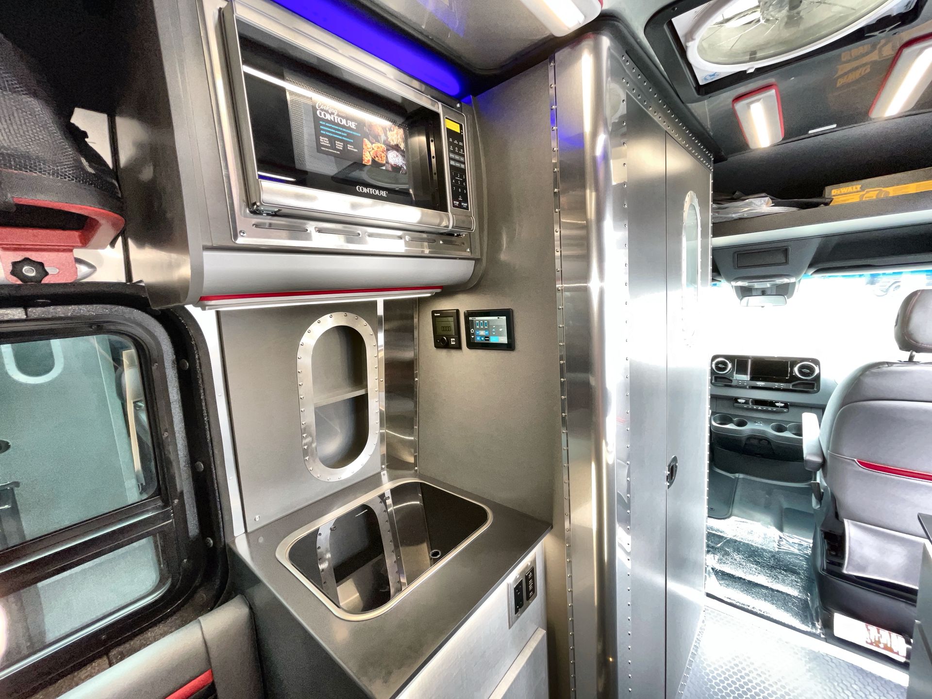 2026 Airstream 19X LE Outland Base
