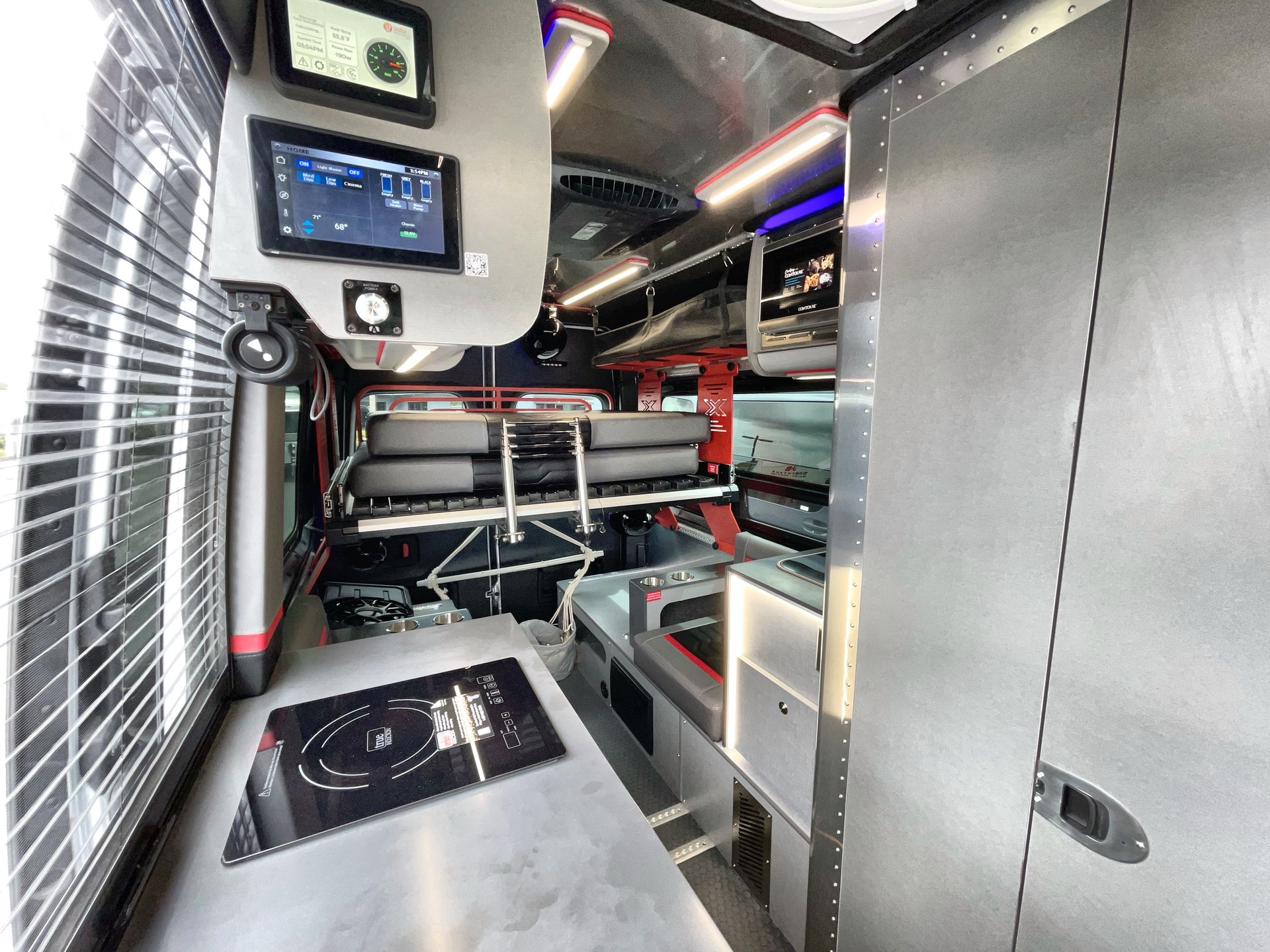 2026 Airstream 19X LE Outland Base