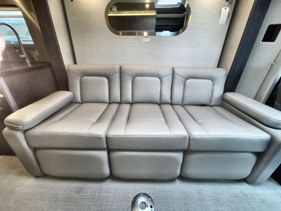 2026 Airstream Murphy Suite Base