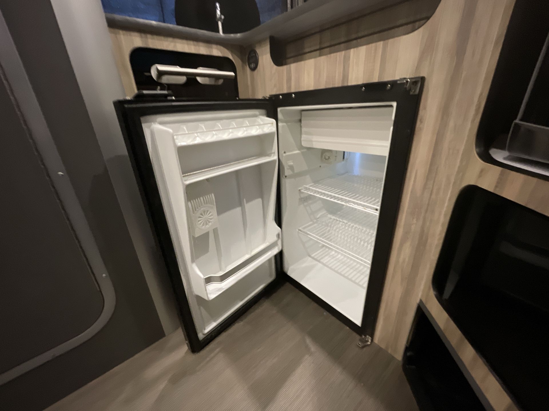 2017 Airstream 16 Base