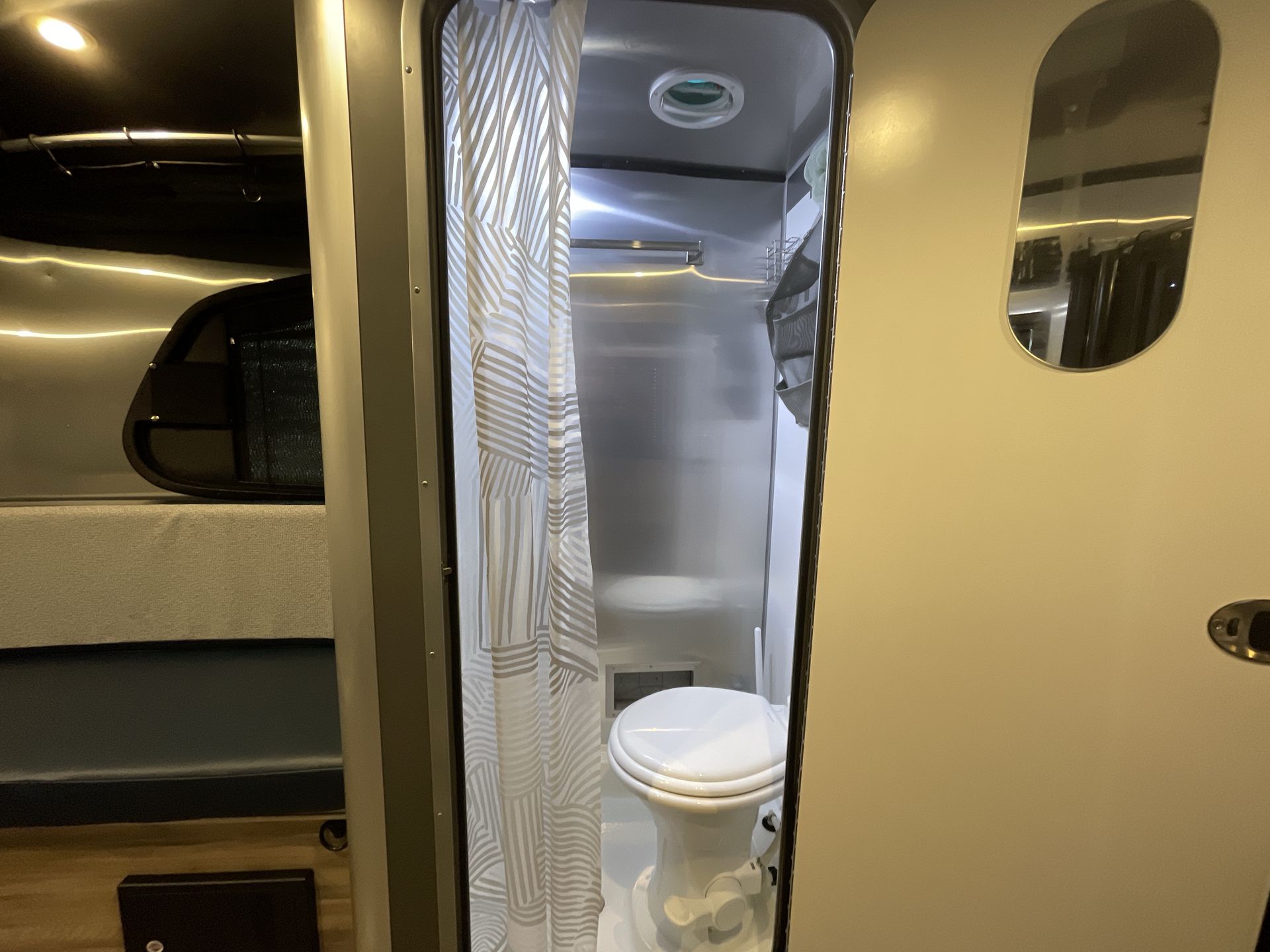 2017 Airstream 16 Base