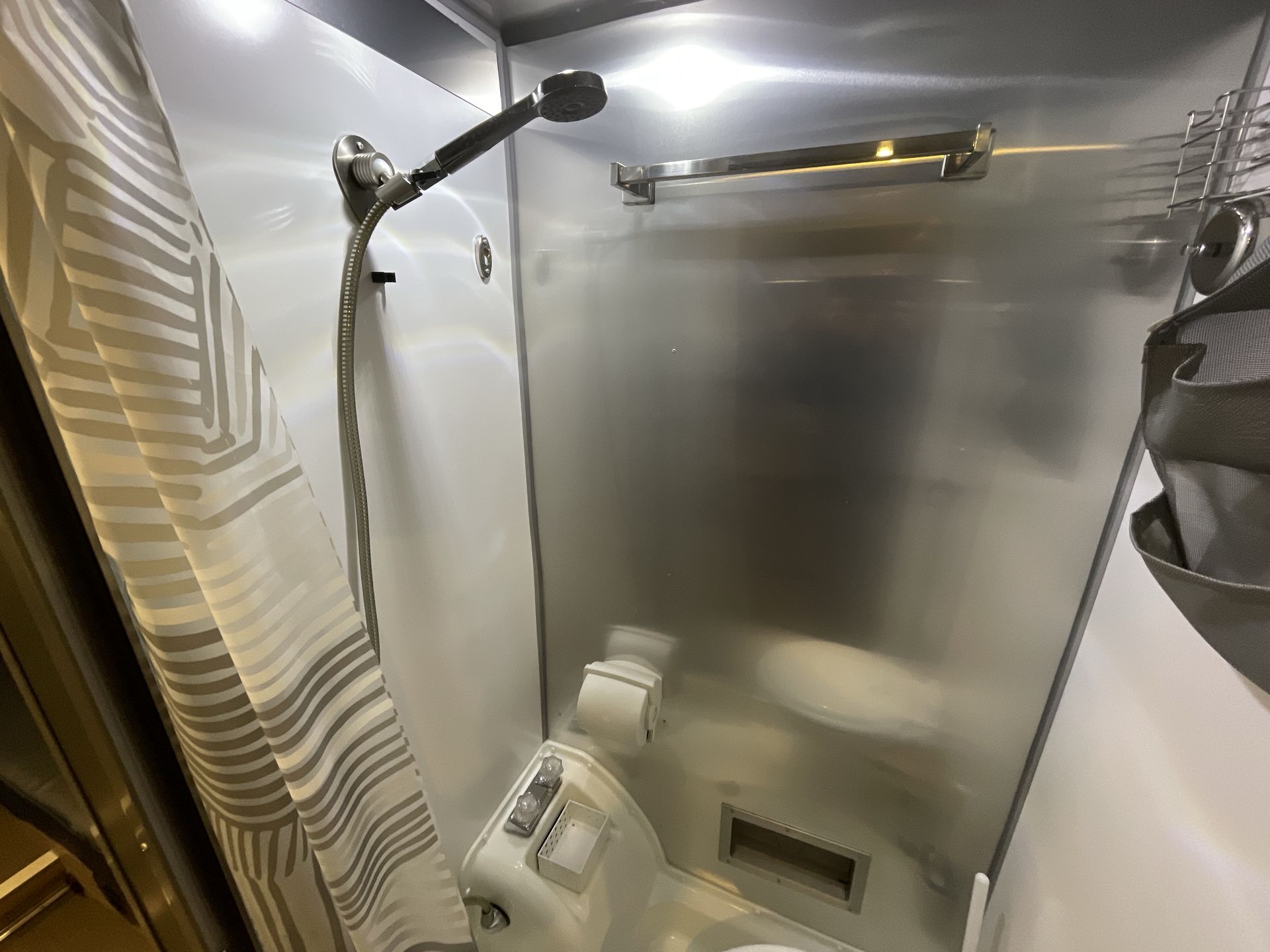 2017 Airstream 16 Base