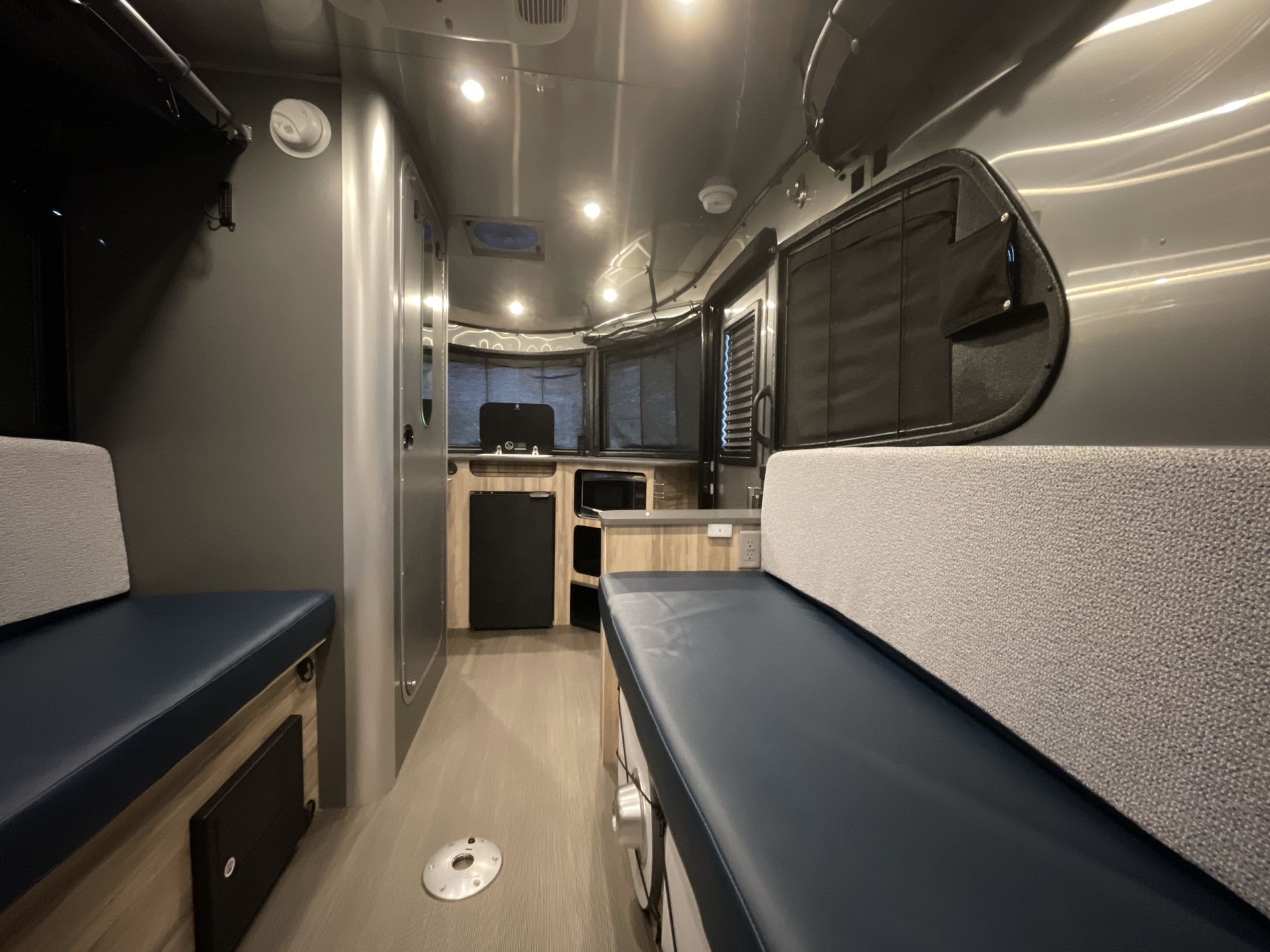 2017 Airstream 16 Base