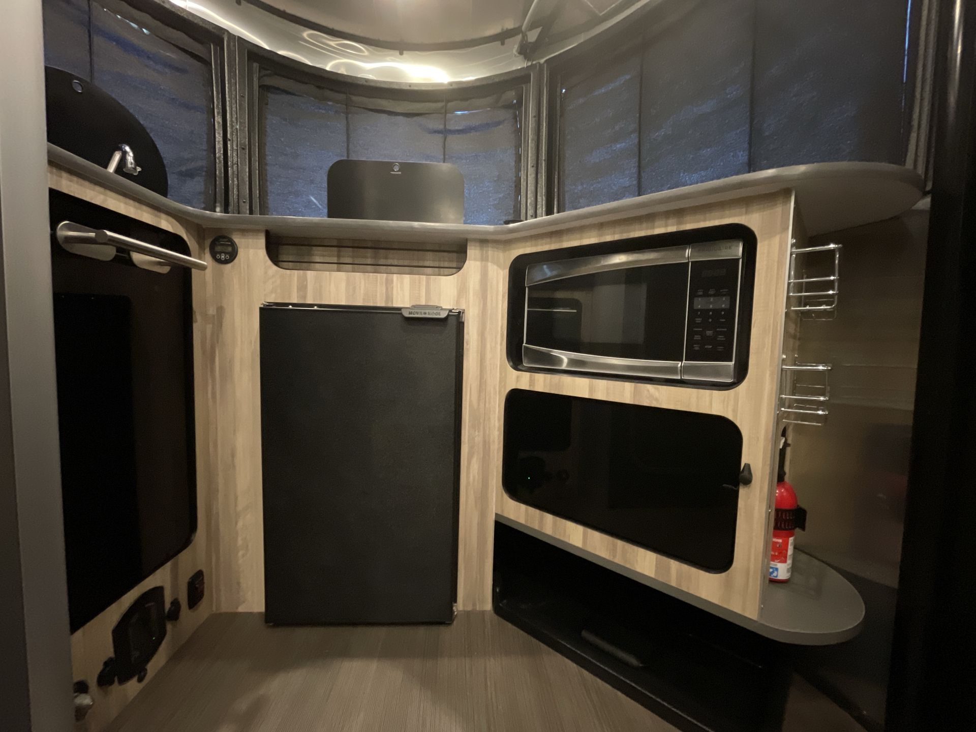 2017 Airstream 16 Base