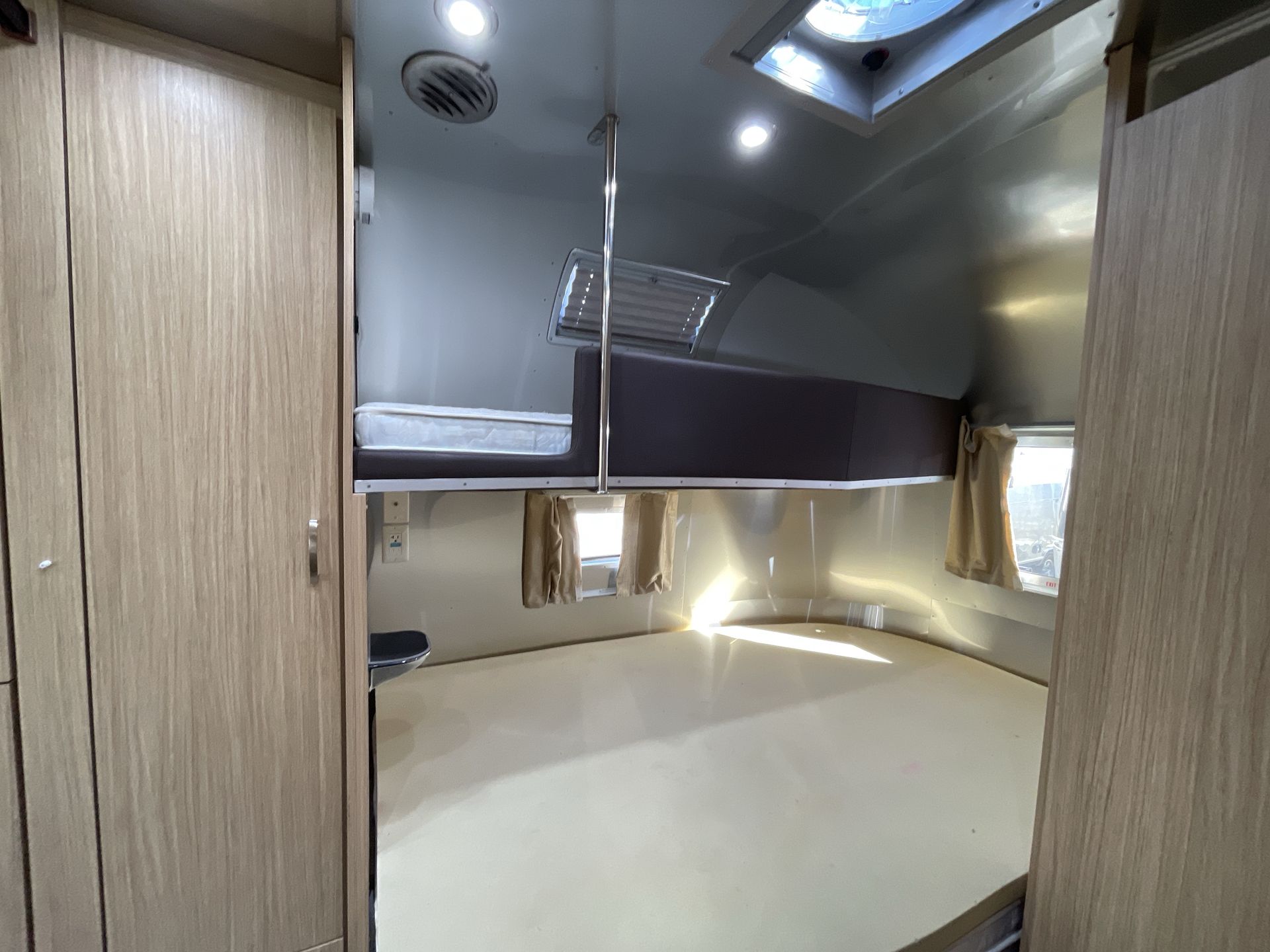 2019 Airstream 23CB Bunk Base