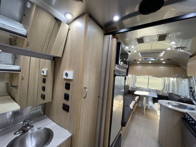 2019 Airstream 23CB Bunk Base