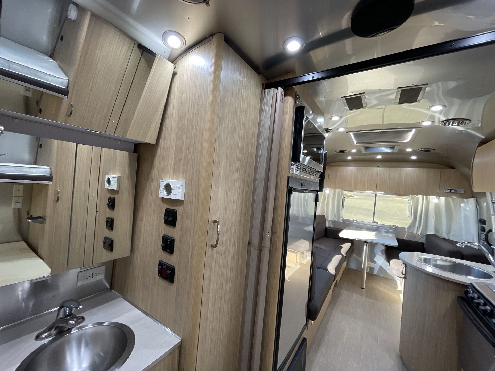 2019 Airstream 23CB Bunk Base