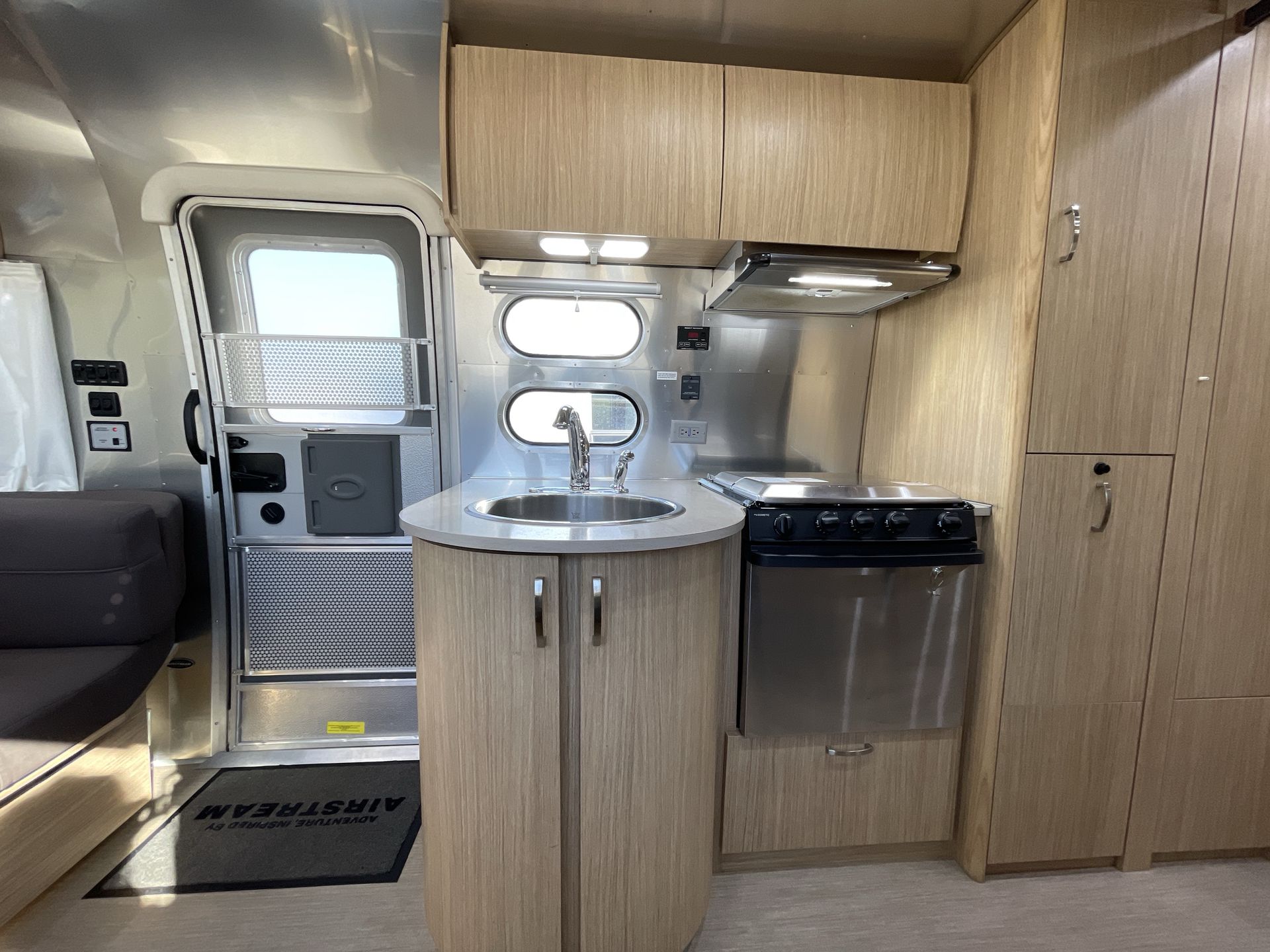 2019 Airstream 23CB Bunk Base