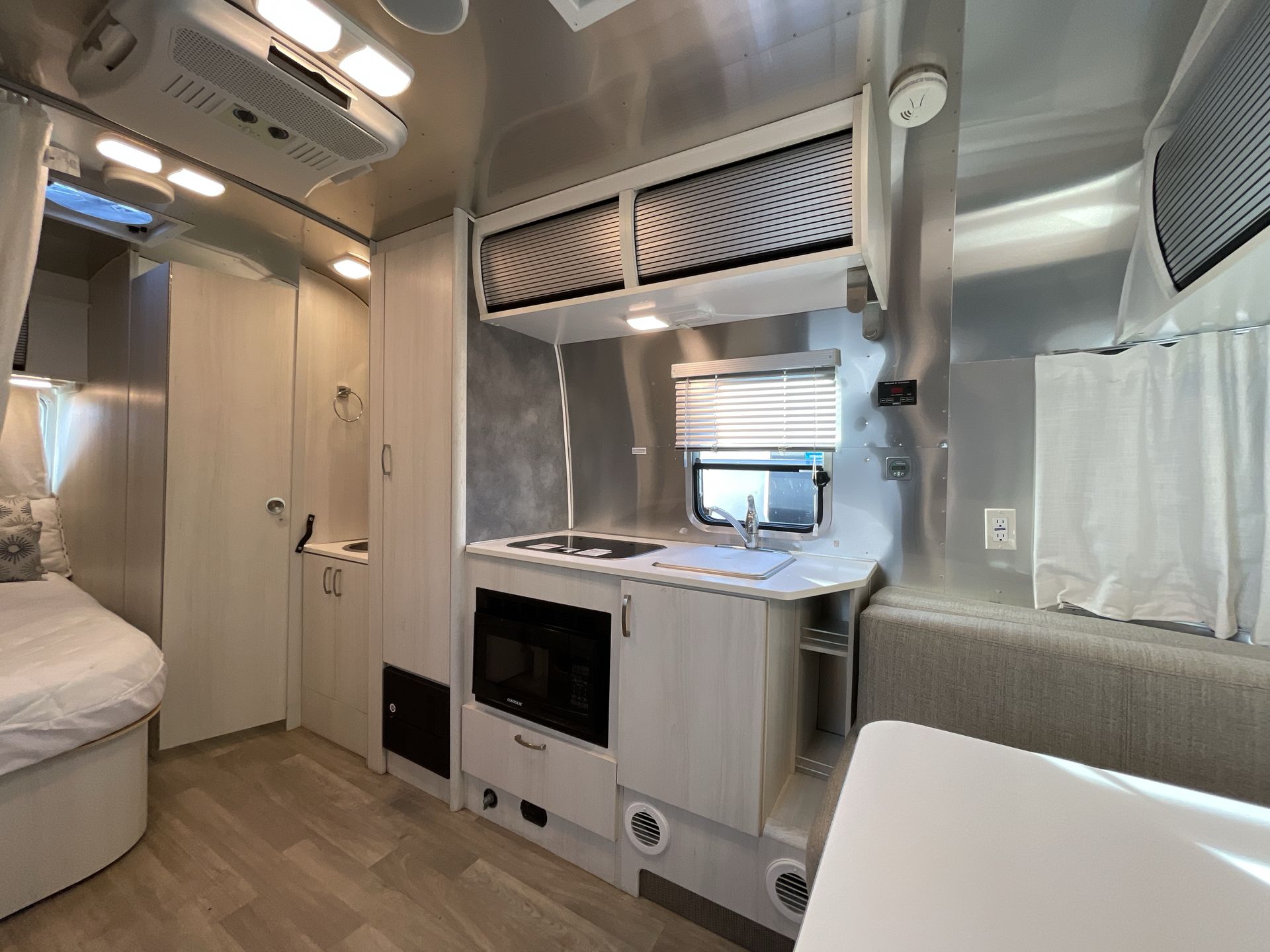 2021 Airstream 19CB Base