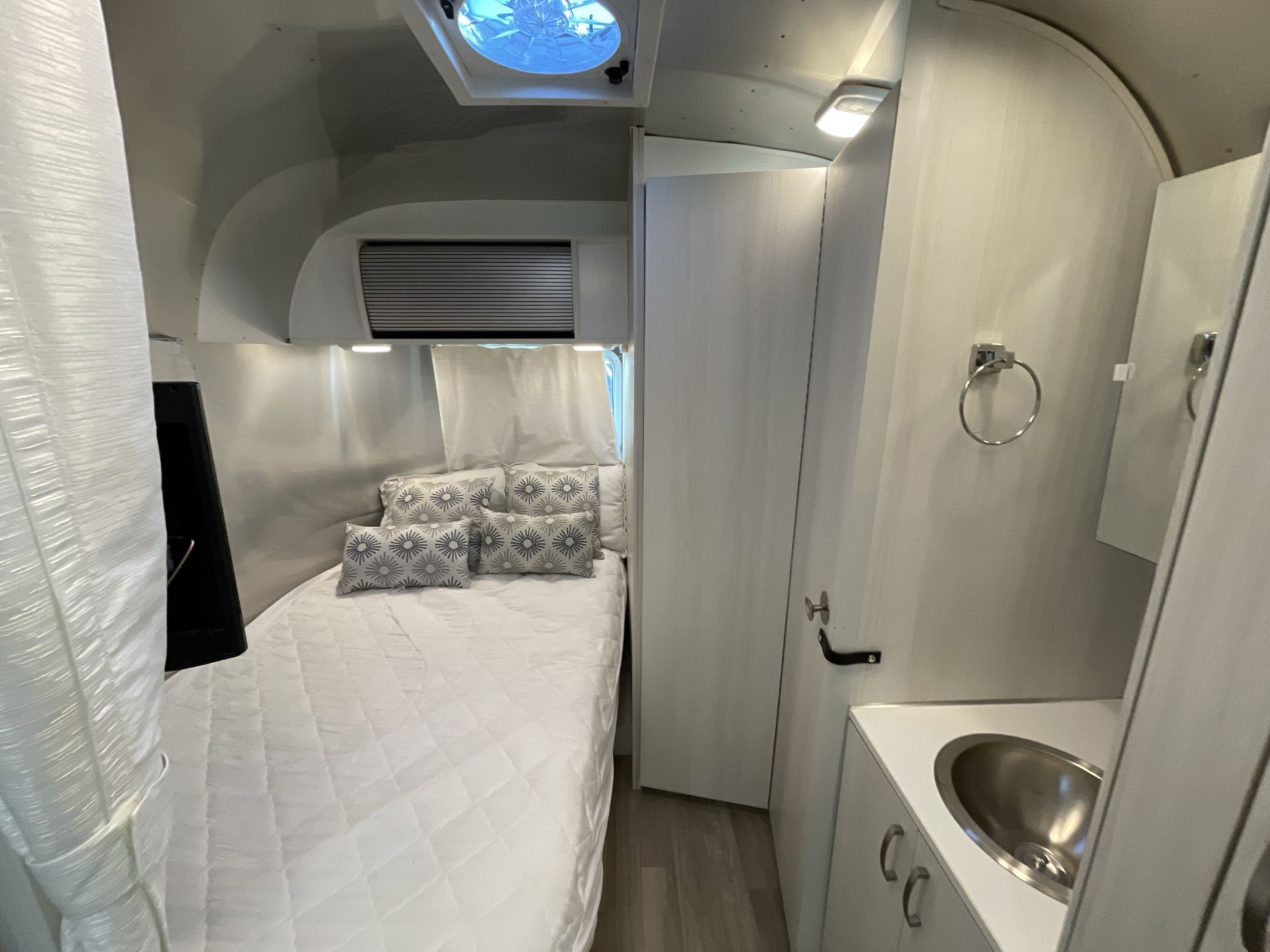2021 Airstream 19CB Base