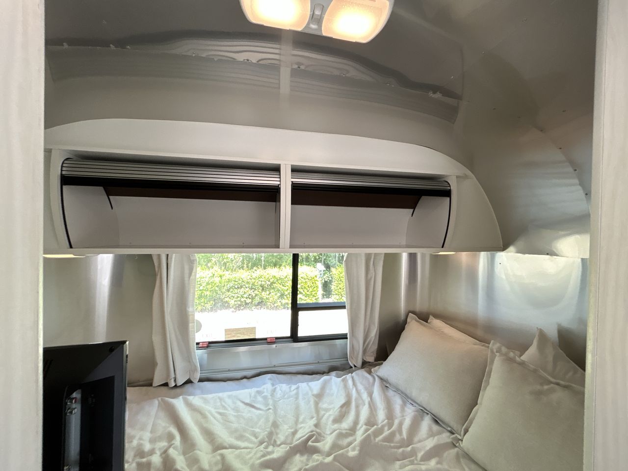 2023 Airstream 16RB Base