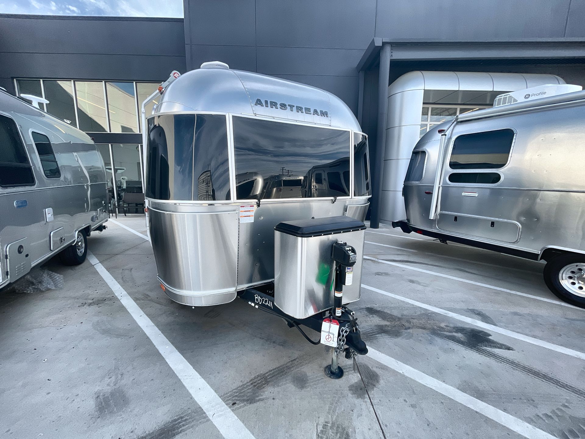 2023 Airstream 16RB Base