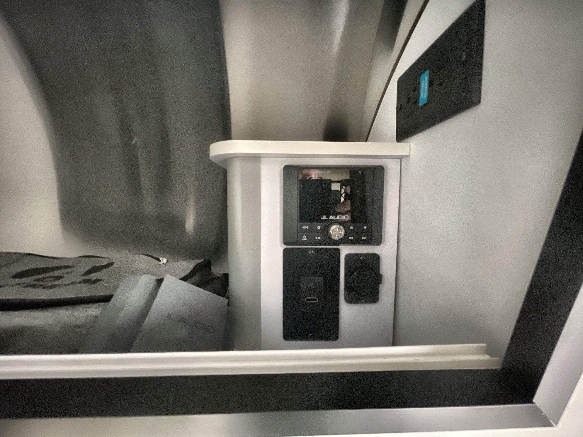 2023 Airstream 16RB Base