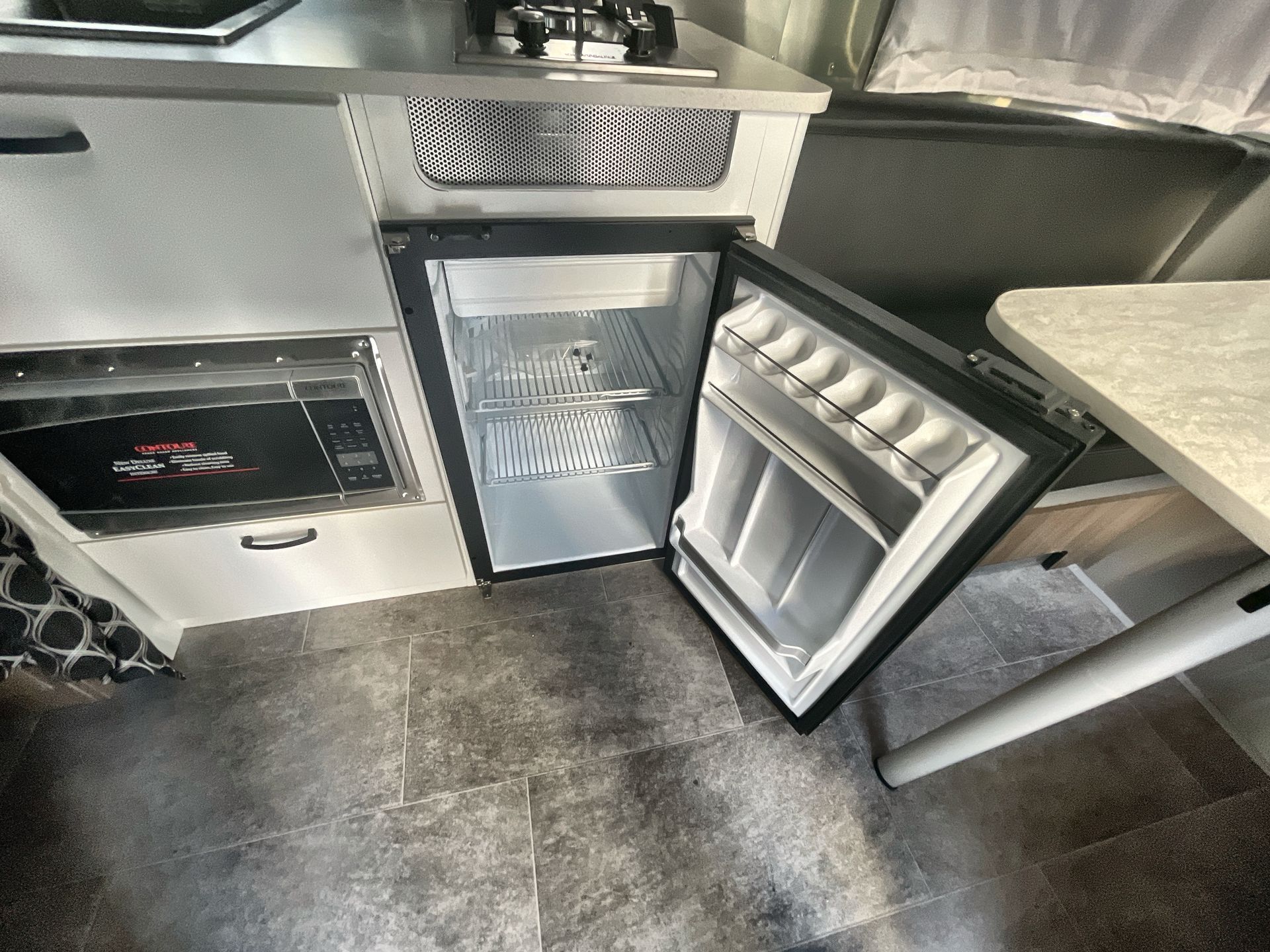 2023 Airstream 16RB Base