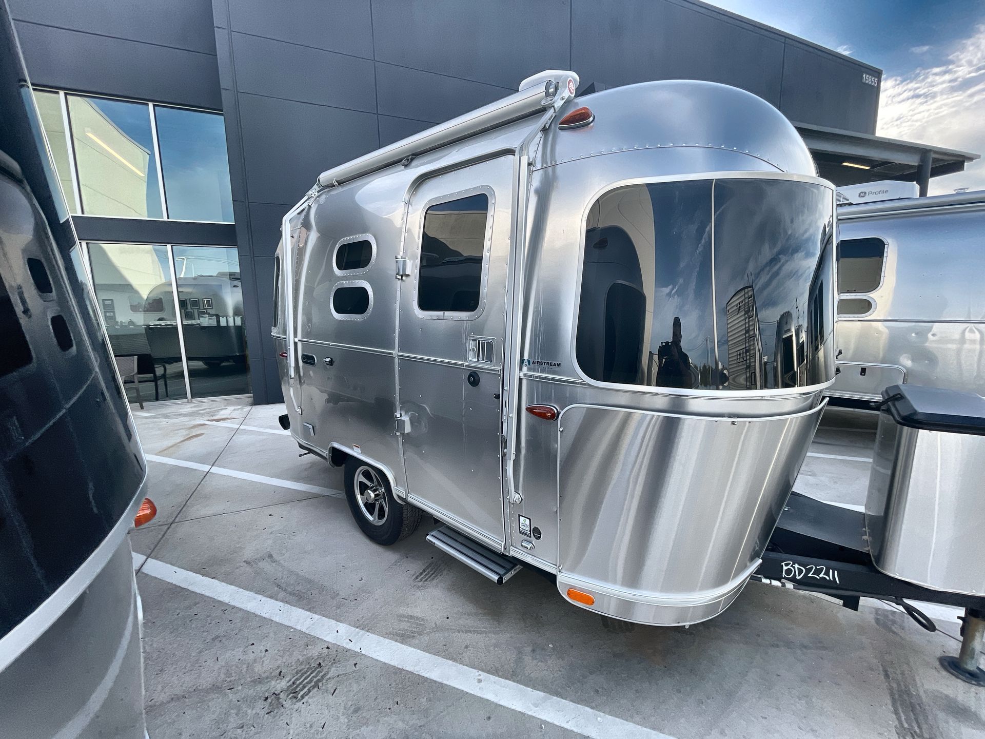 2023 Airstream 16RB Base