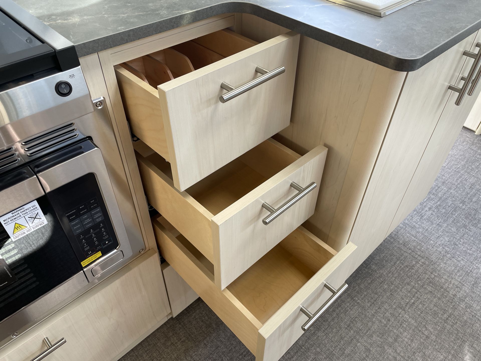 2026 Airstream 25FBQ Base