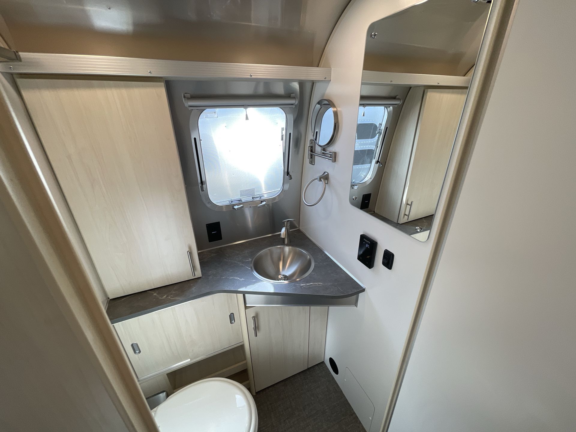 2026 Airstream 25FBT Base