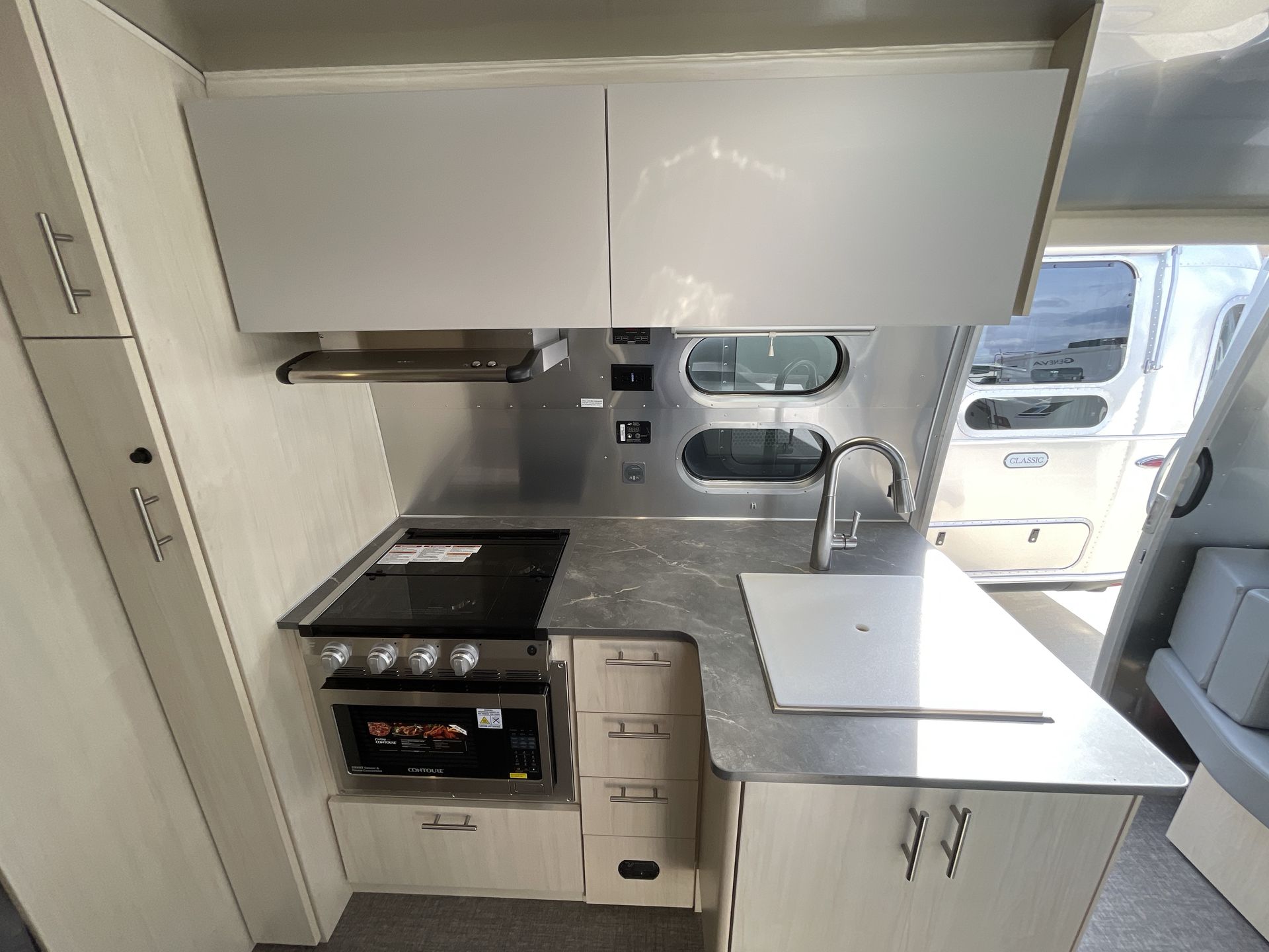 2026 Airstream 25FBT Base