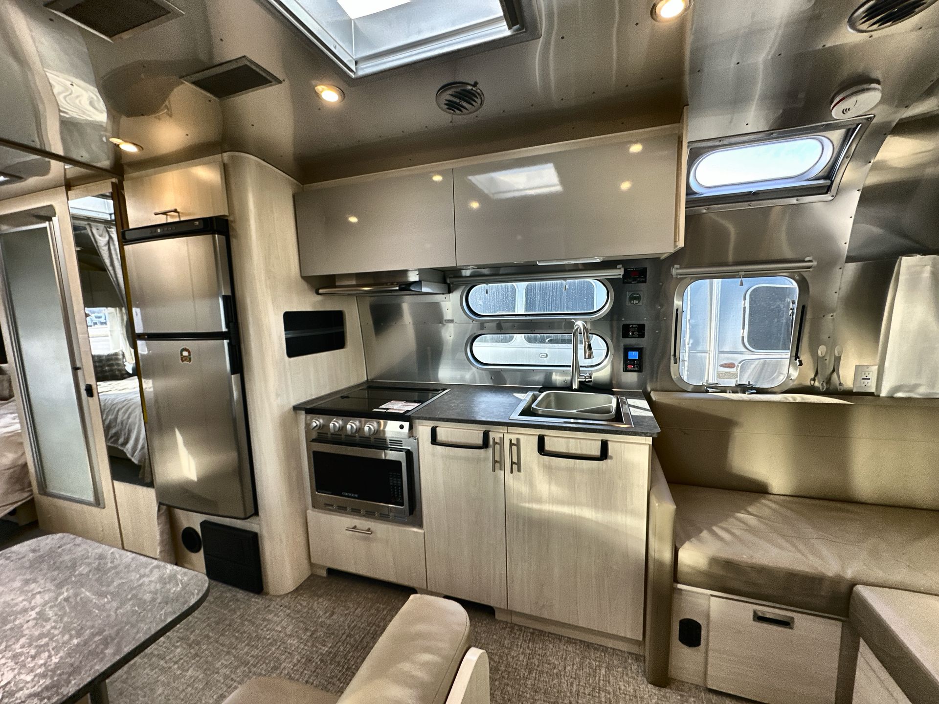 2022 Airstream 28RBT Base