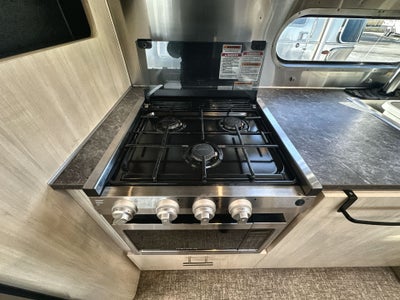 2022 Airstream 28RBT Base