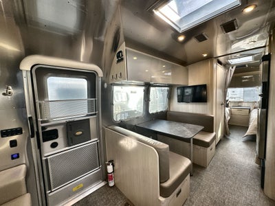2022 Airstream 28RBT Base