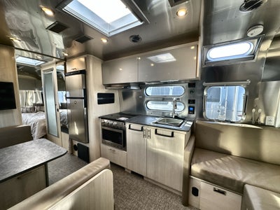2022 Airstream 28RBT Base